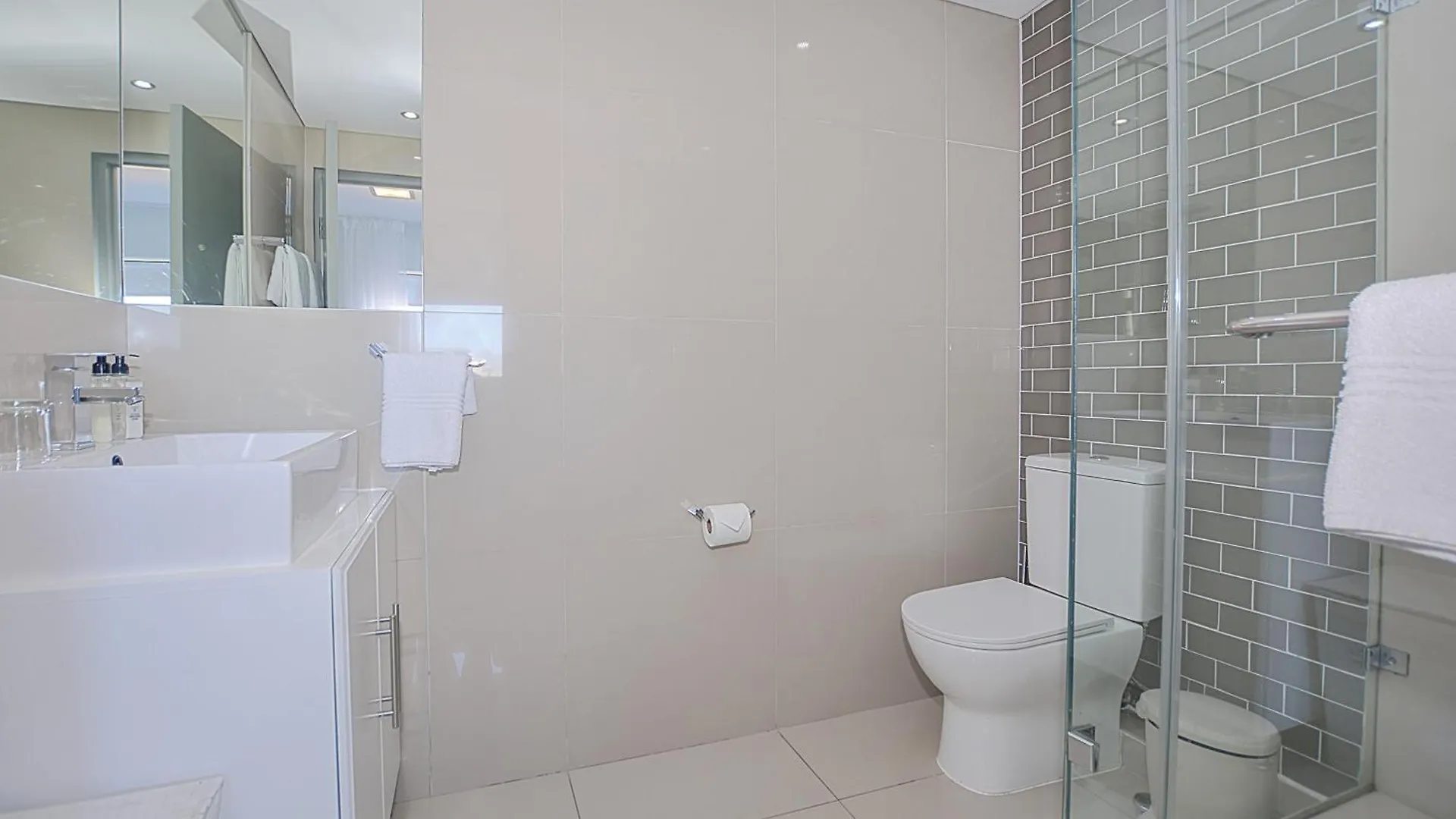 Aquarius 2 Bedroom Luxury Apartment Cape Town